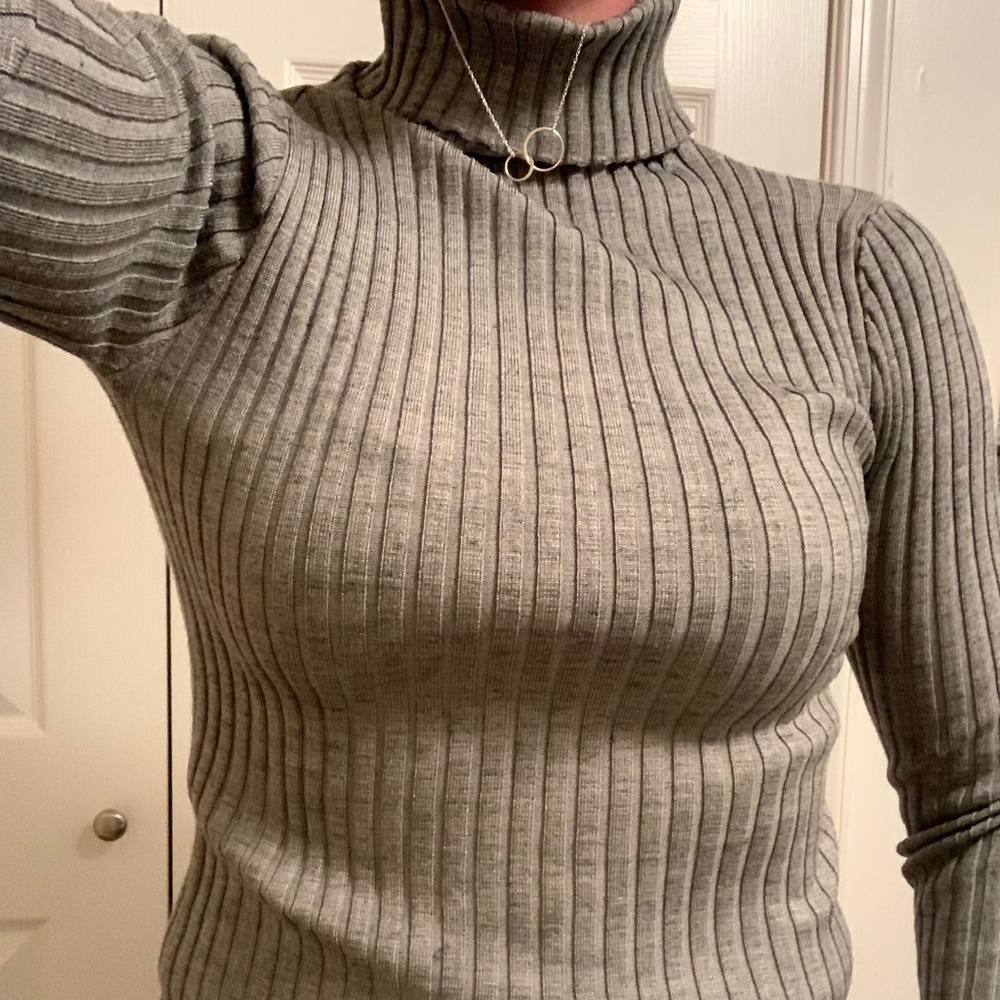❕make me an offer! ❕ ribbed grey turtleneck